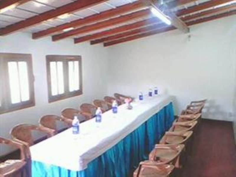 Bhīm Tāl Hotel New Bharat מראה חיצוני תמונה