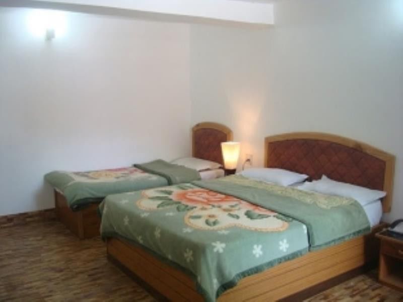 Bhīm Tāl Hotel New Bharat מראה חיצוני תמונה