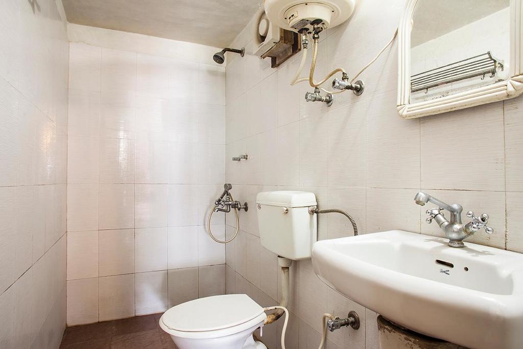 Bhīm Tāl Hotel New Bharat מראה חיצוני תמונה