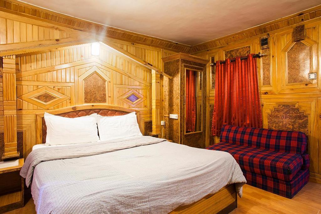 Bhīm Tāl Hotel New Bharat מראה חיצוני תמונה