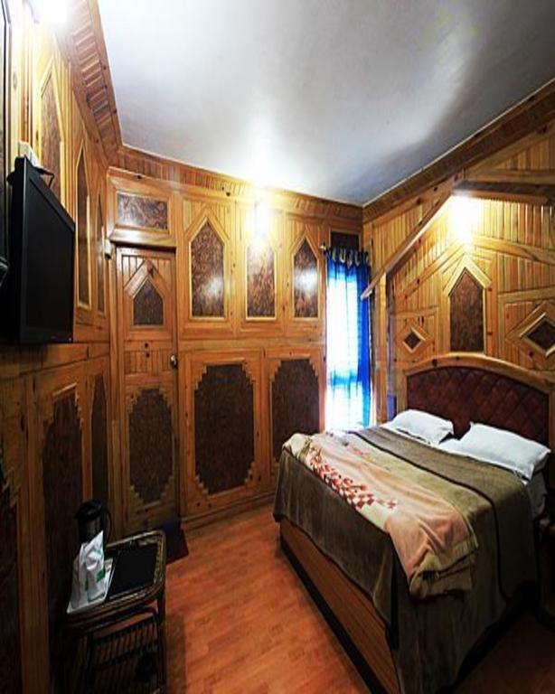 Bhīm Tāl Hotel New Bharat מראה חיצוני תמונה