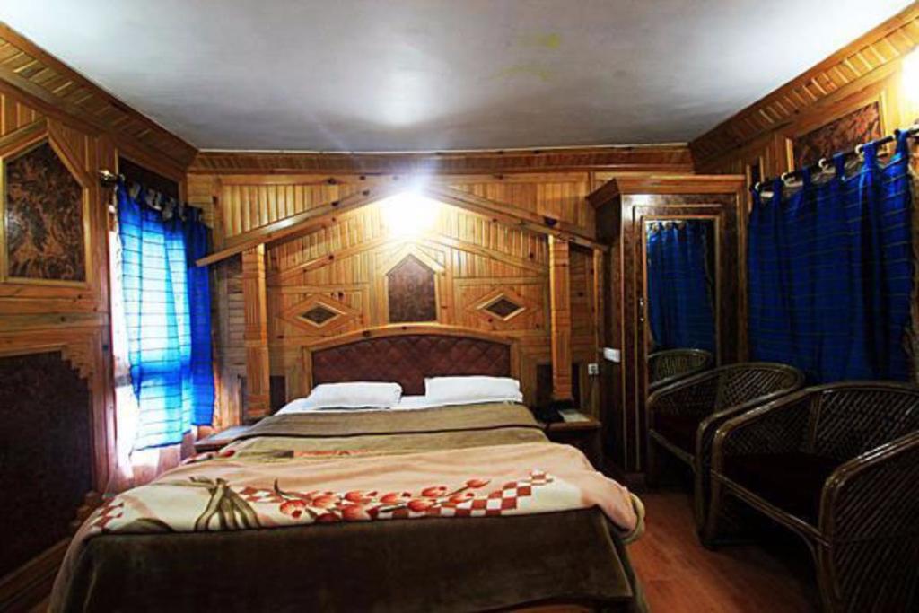 Bhīm Tāl Hotel New Bharat מראה חיצוני תמונה