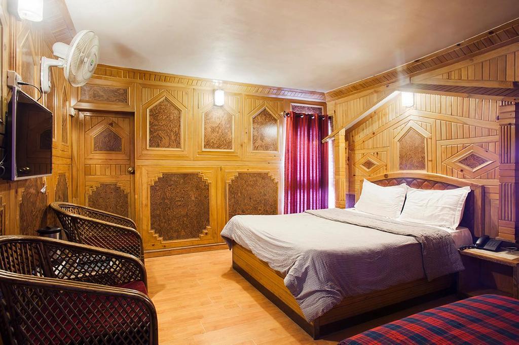 Bhīm Tāl Hotel New Bharat מראה חיצוני תמונה