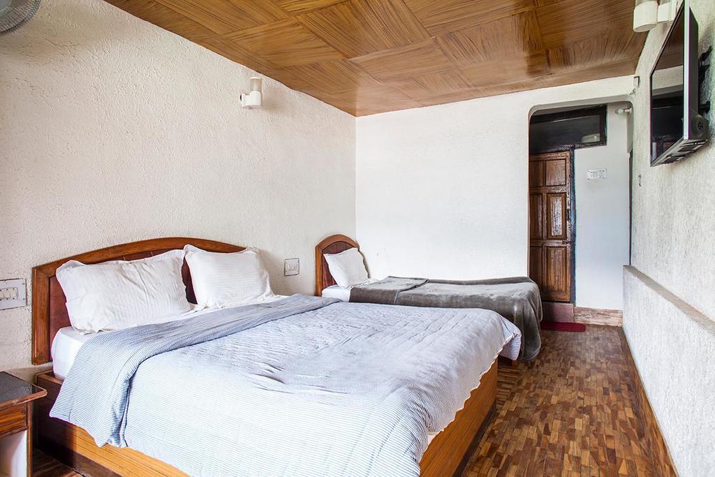 Bhīm Tāl Hotel New Bharat מראה חיצוני תמונה