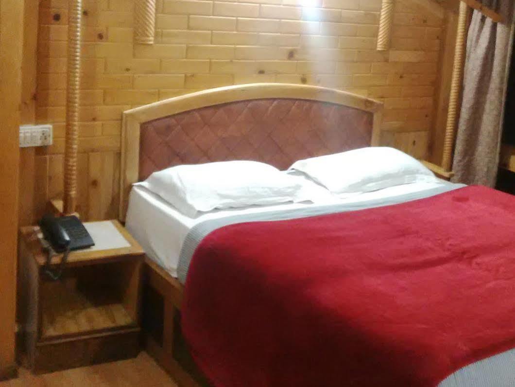 Bhīm Tāl Hotel New Bharat מראה חיצוני תמונה