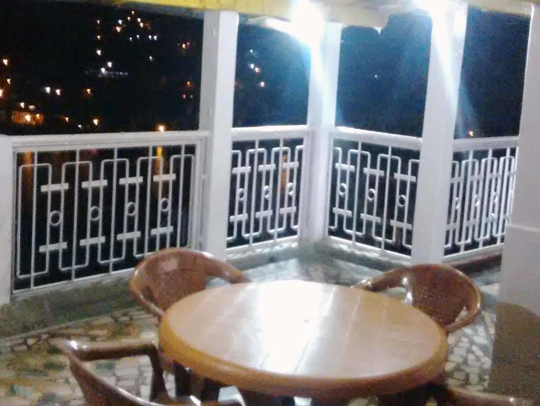 Bhīm Tāl Hotel New Bharat מראה חיצוני תמונה